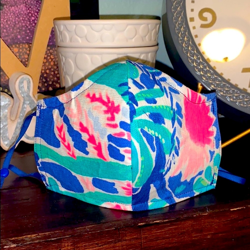 Jet Stream Lilly Print Face Mask